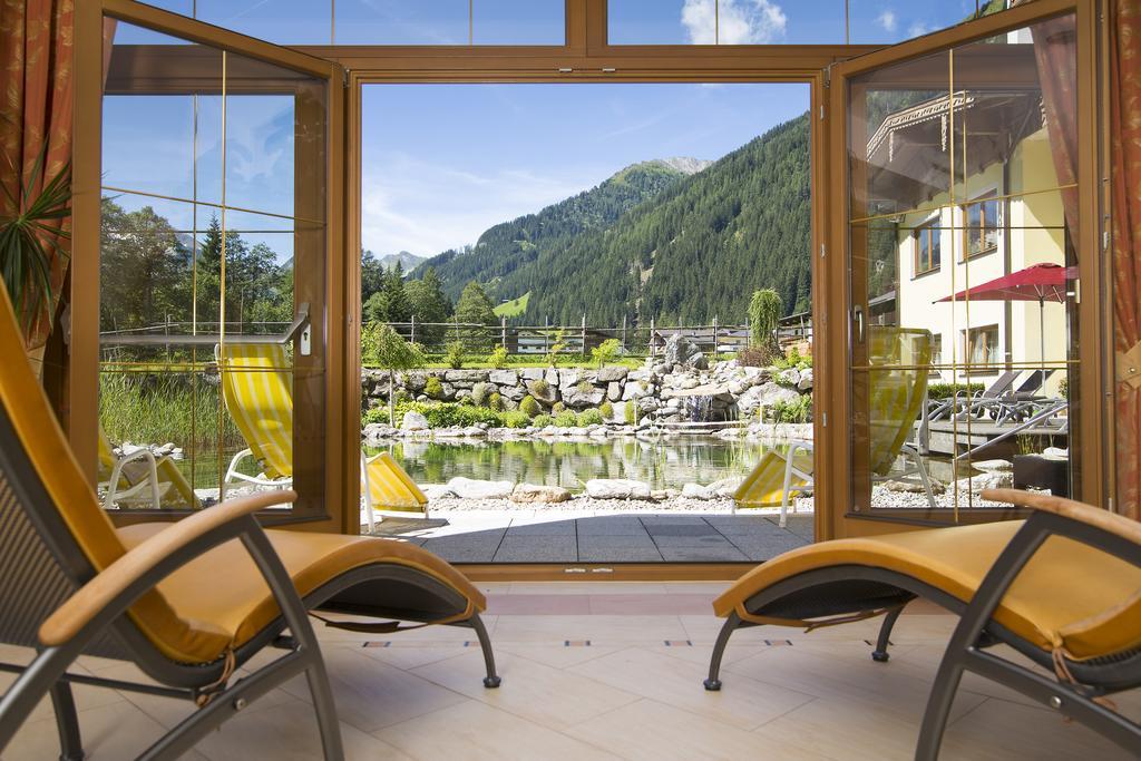 Hotel Eden Tux Buitenkant foto